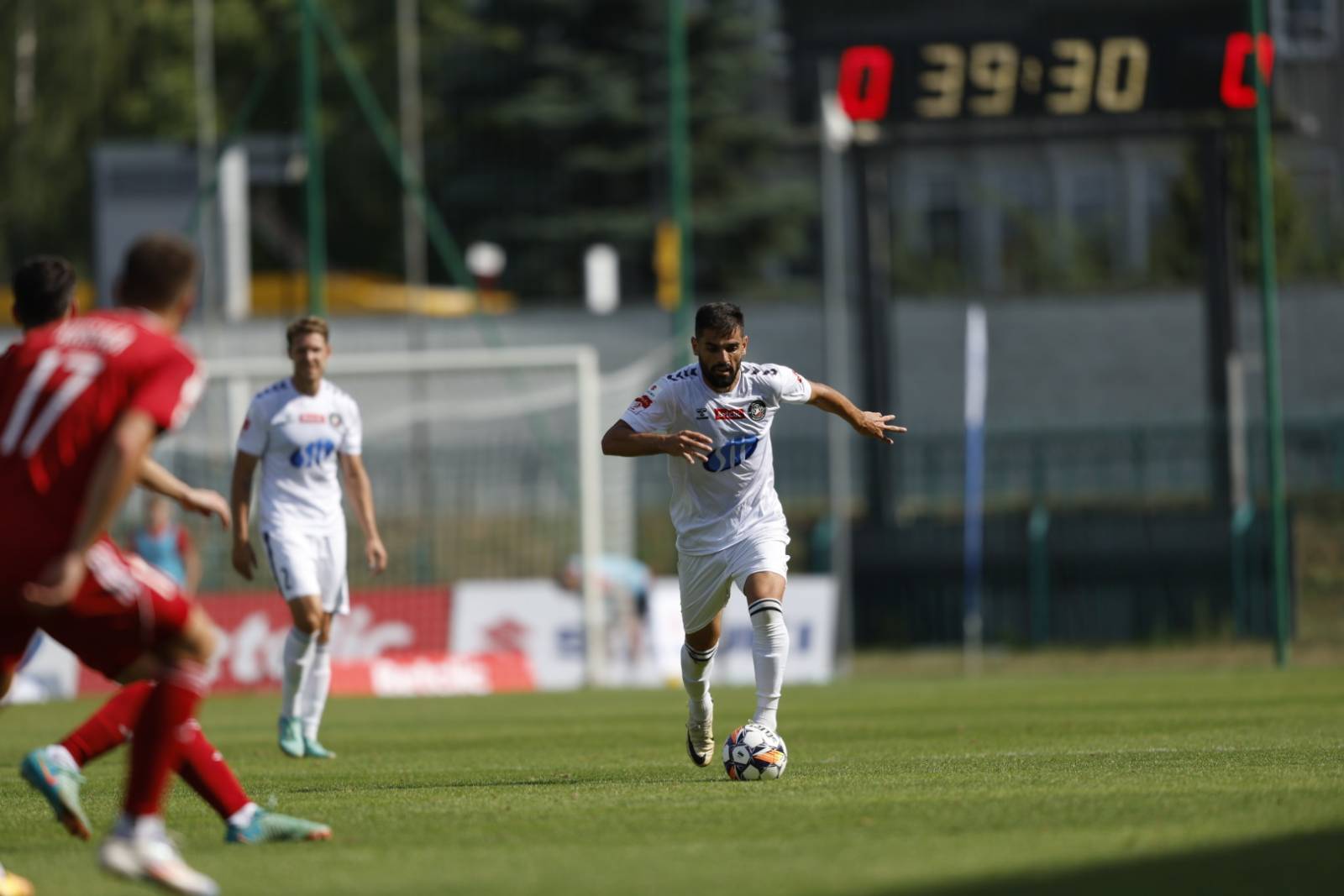 Miedź lepsza od Polonii. O zwycięstwie zadecydował gol w końcówce